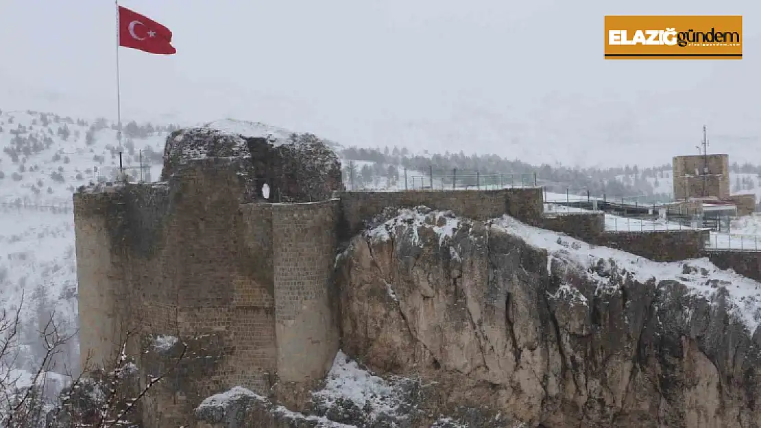 Elazığlılar güne karla uyandı