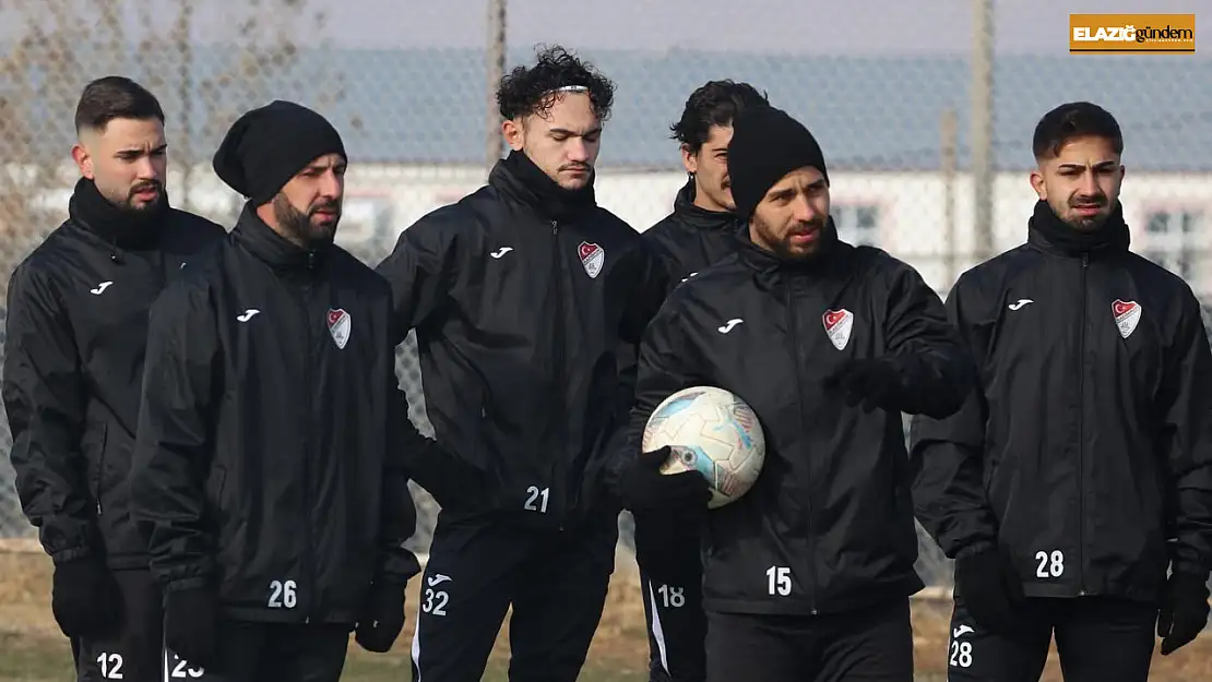 Elazığspor, Mersin'e 19 futbolcuyla gitti