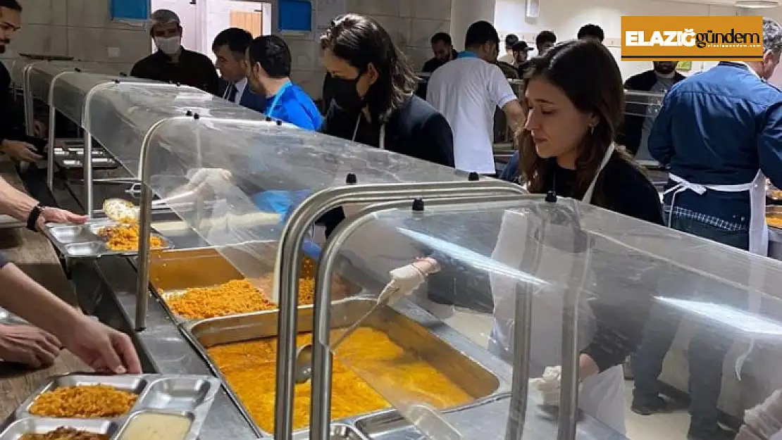 Fırat Üniversitesi kadın kolları öğrencilerle iftarda buluştu