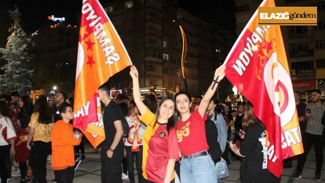 Galatasaraylı taraftarların derbi ve şampiyonluk kutlaması