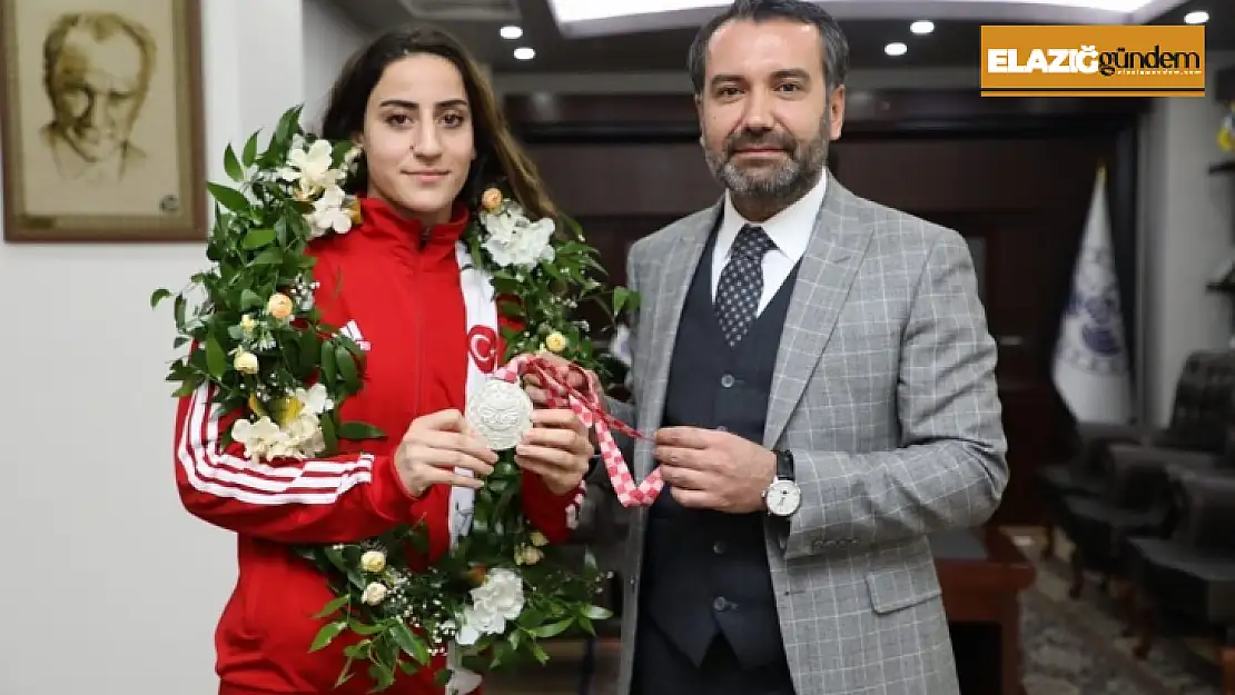 Gizem Özer'e Elazığ'da coşkulu karşılama