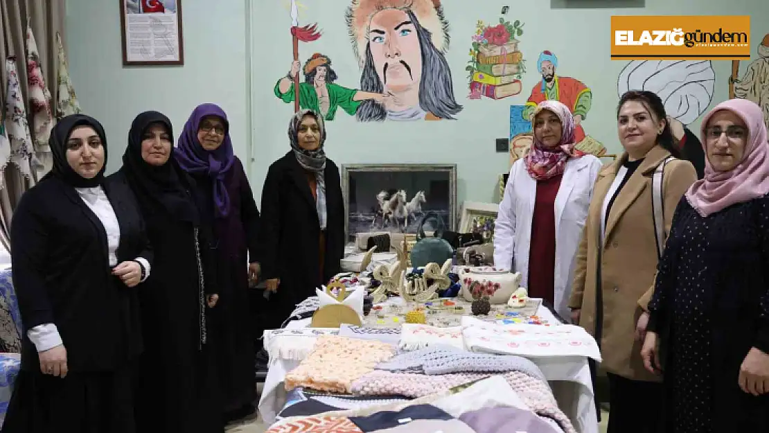 Gönüllü 12 kadın geri dönüşümle dayanışma örneği gösteriyor