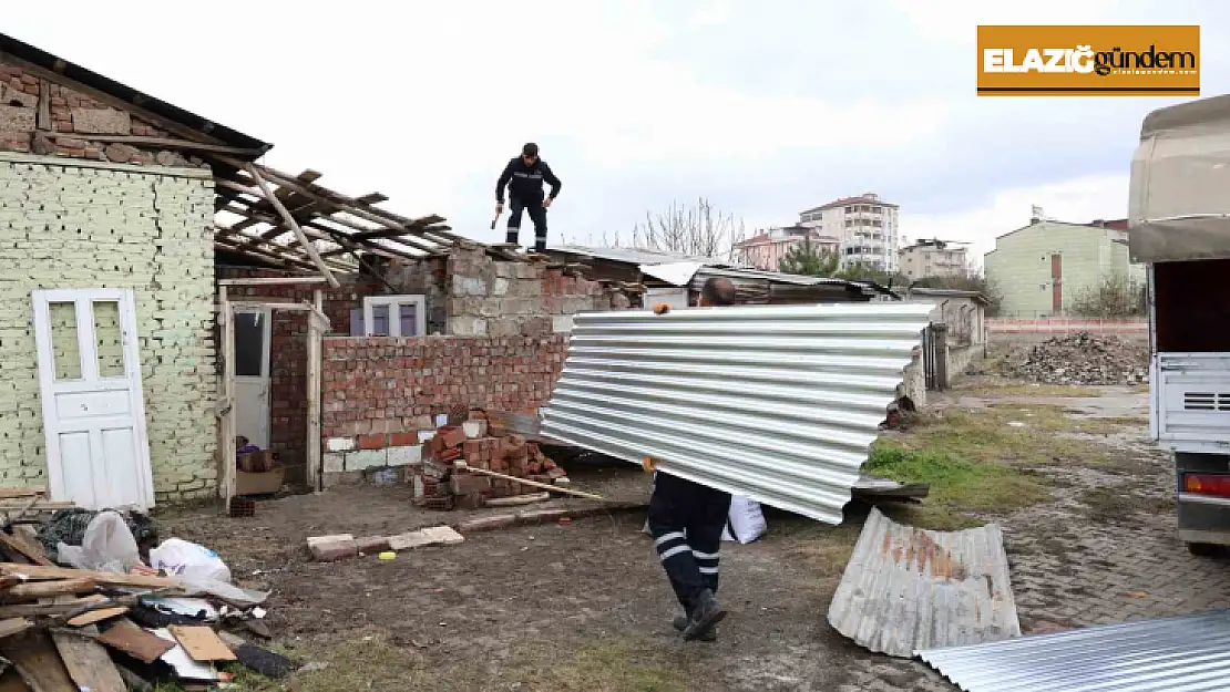 İHA'nın haberi ses getirdi: Barakada yaşayan ailenin yardımına Elazığ Belediyesi yetişti