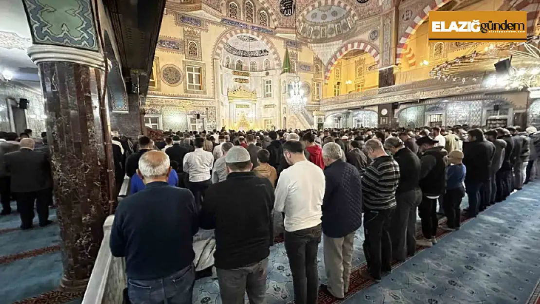 İlk teravih namazında camiler doldu