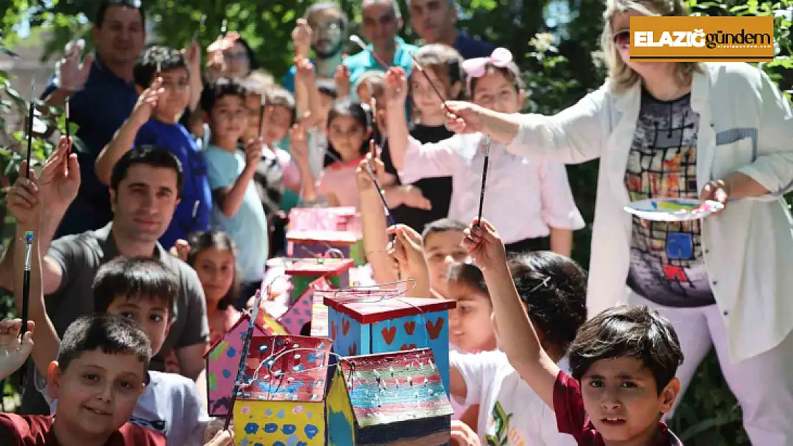 İlkokul öğrencileri sokak hayvanlarının yuvalarını onardı