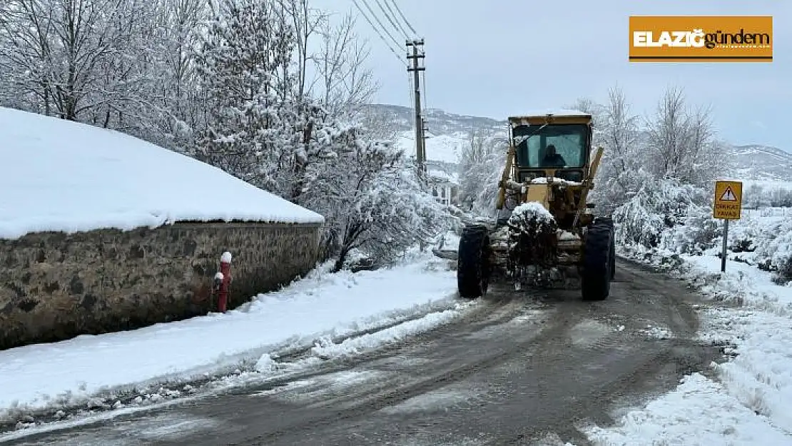 Karakoçan ilçesinde karla mücadele çalışması sürüyor