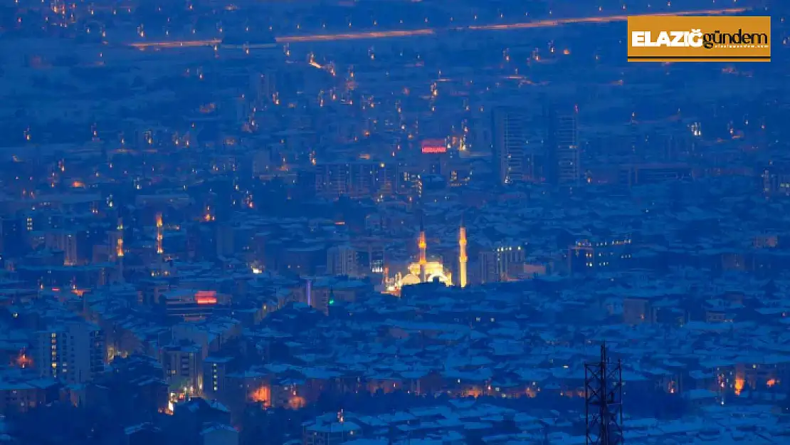 Karla kaplanan Harput'ta gece ışıkları ile görsel şölen