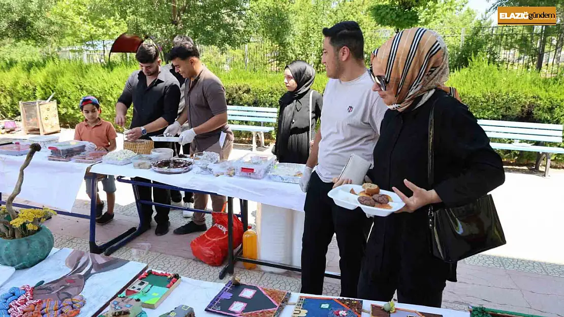 Karnelerini aldılar, yardım için okulu terk etmediler
