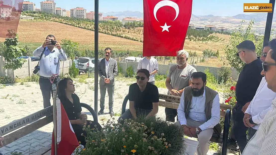 Kaymakam Dilekli'den duygusal veda: Şehit Yusuf Ataş'ın mezarı başında helallik aldı