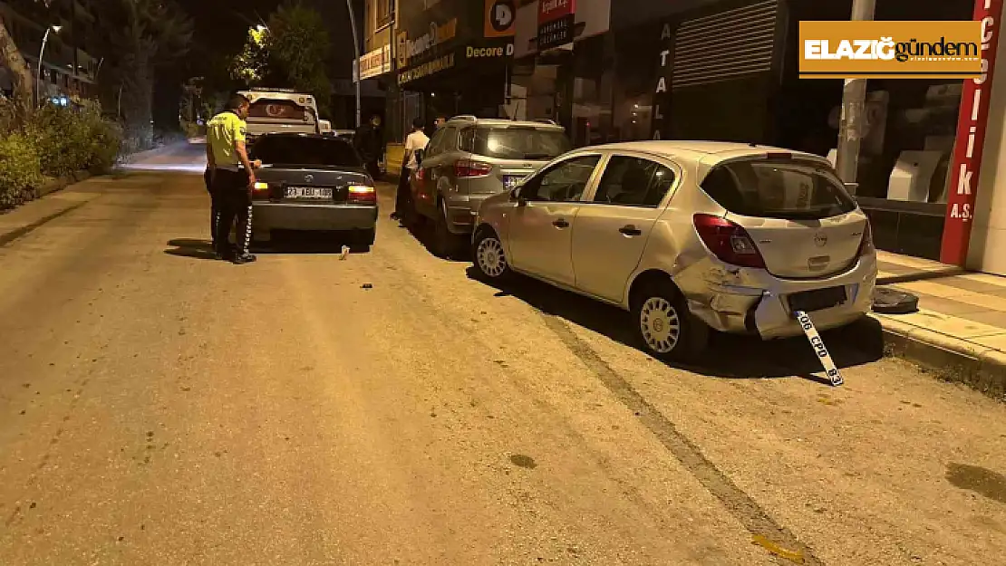 Kontrolden çıkan araç, park halindeki otomobillere çarptı