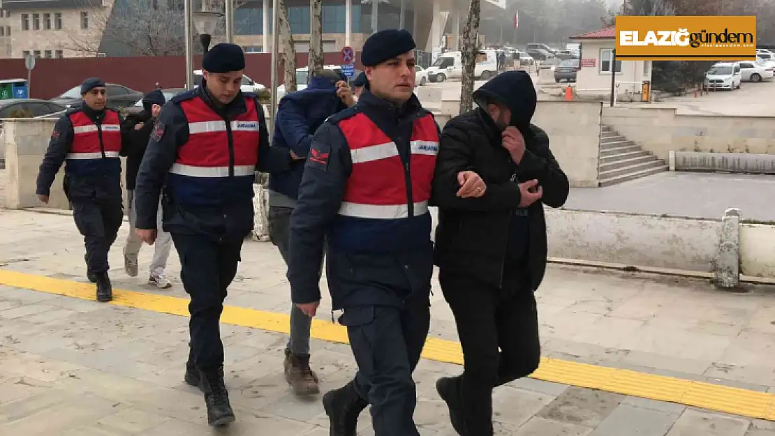 Köy evlerini soyan 3 şüpheli, jandarmanın dikkati sayesine yakayı ele verdi