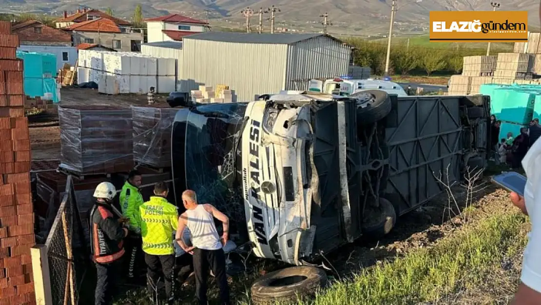 Malatya - Elazığ karayolunda otobüs devrildi