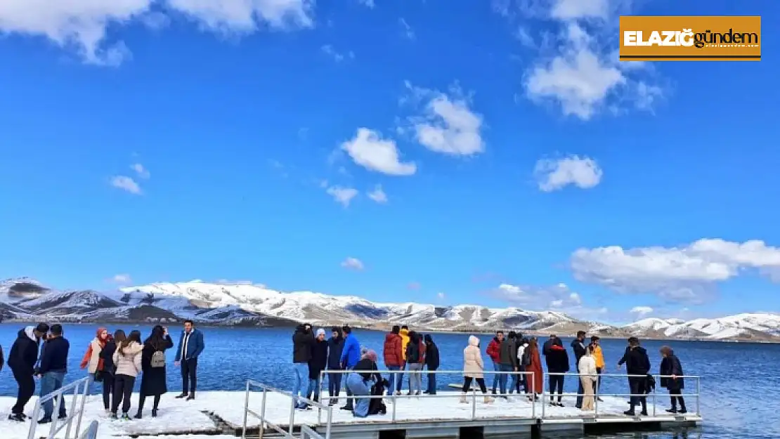 Masa tenisi sporcuları Elazığ'ı gezdi