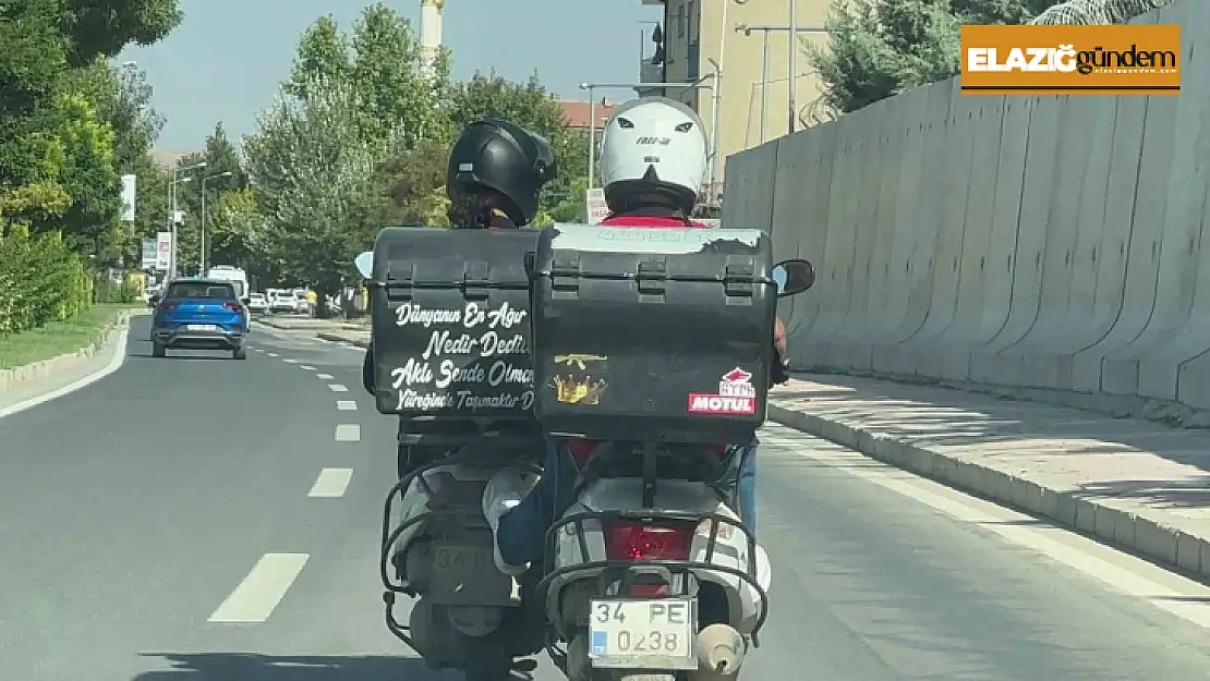 Motosikletlilerin trafikteki tehlikeli yardımlaşması kameralara yansıdı