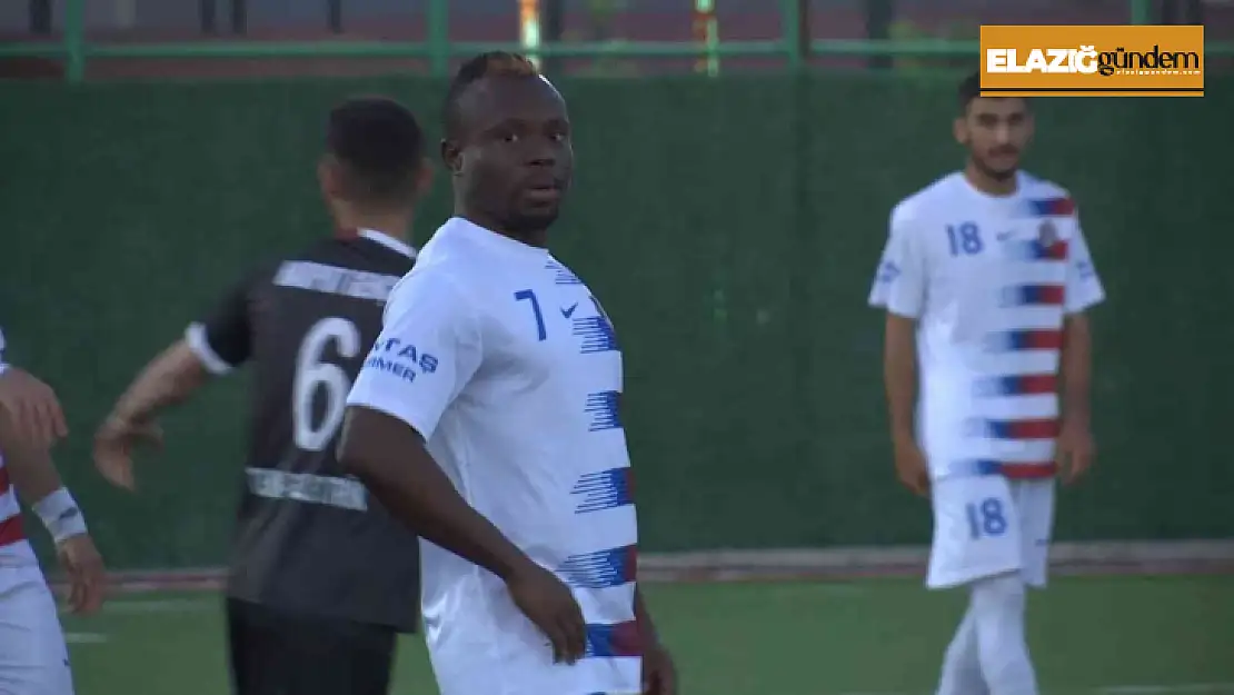 Okumak için Elazığ'a gelen Afrikalı öğrencilerin hayali futbolcu olmak