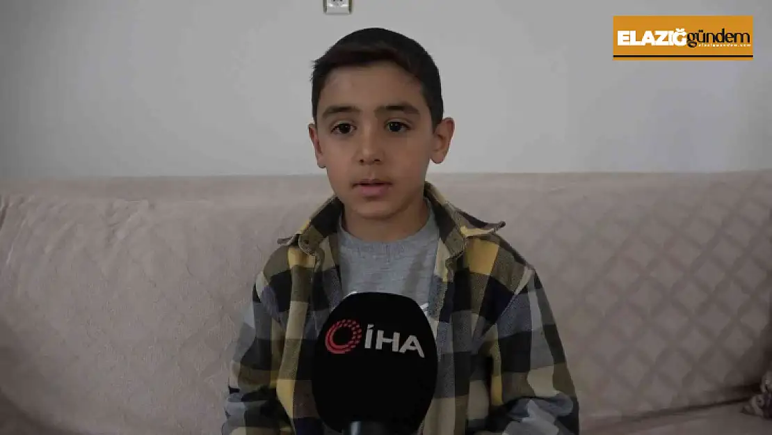 Oyun oynamayı bırakıp kaydırak üzerinde namaz kılan çocuk İHA'ya konuştu