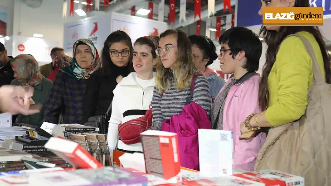 Özel bireyler Elazığ Belediyesi Kitap Fuarını gezdi