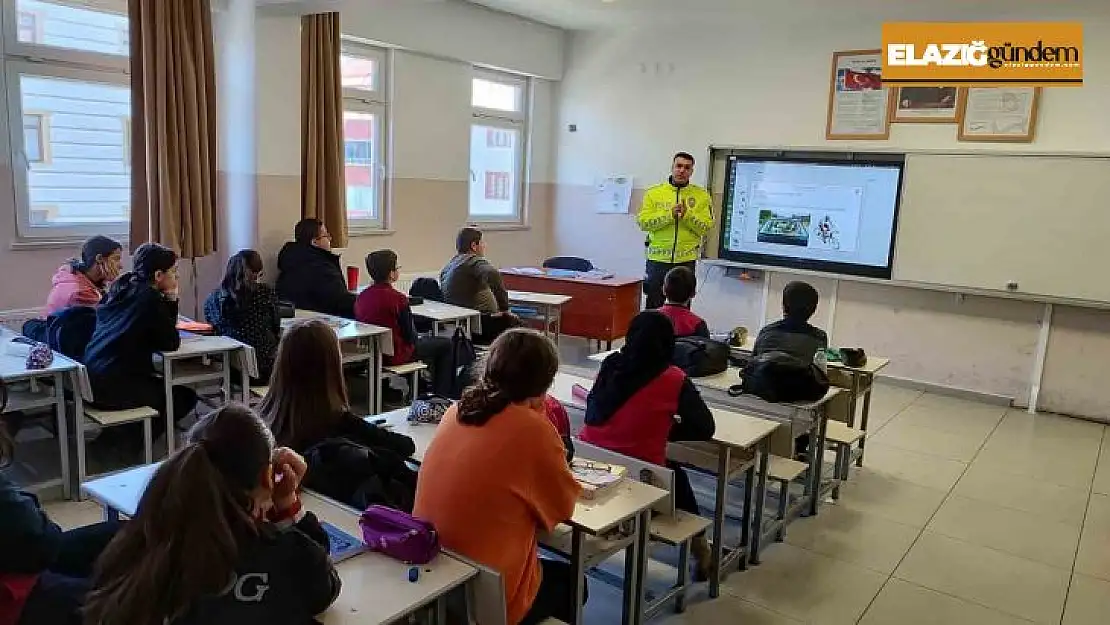 Polisten öğrencilere trafik eğitimi