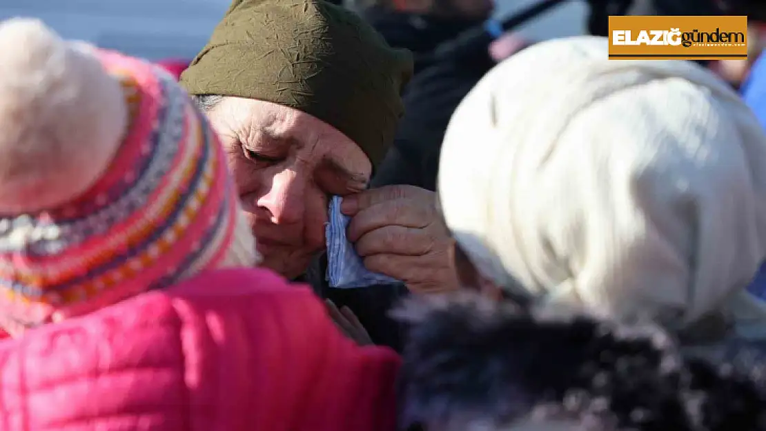 Sevinç ve hüzün gözyaşları bir arada: Ahıska Türkleri yeni yuvalarına uğurlandı