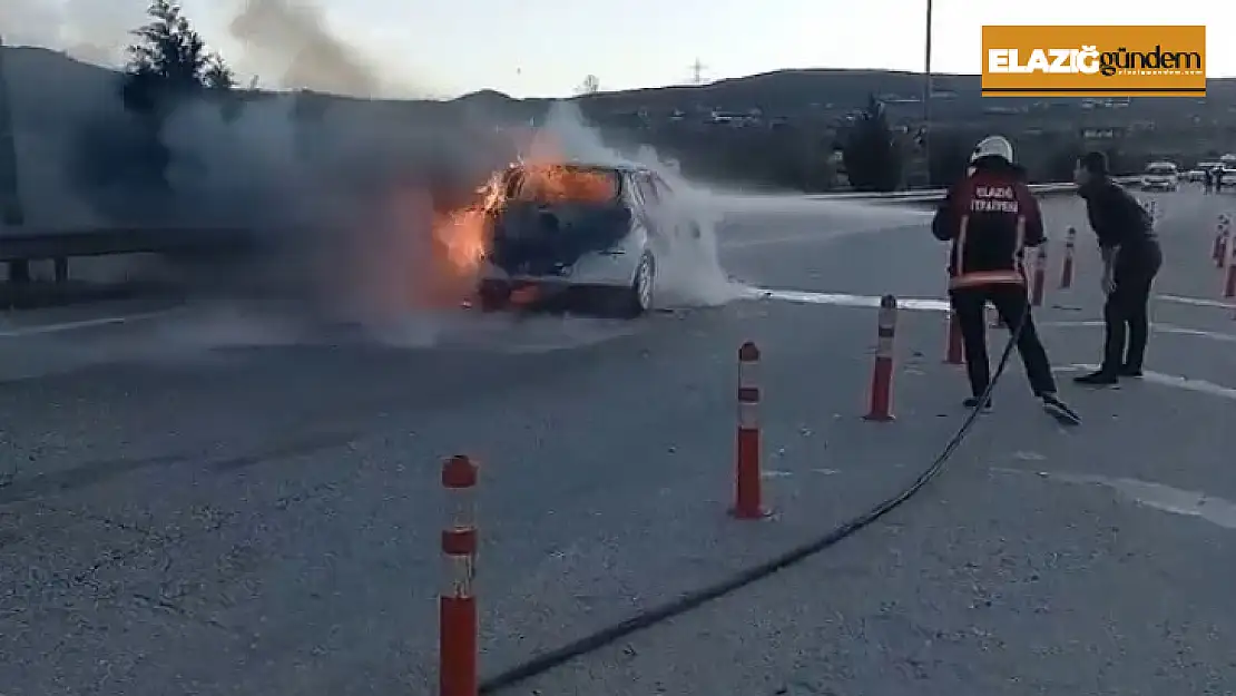 Seyir halindeki araç alev topuna döndü