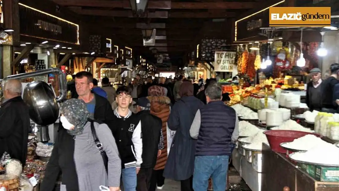 Tarihi Kapalı Çarşı'da bayram yoğunluğu