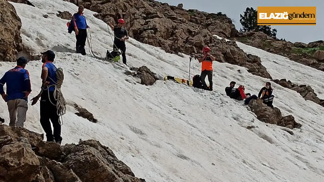 Tunceli'de ekipler kayalıktan düşen vatandaş için seferber oldu