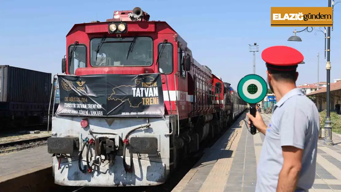 Turistik Tatvan treni Elazığ'da