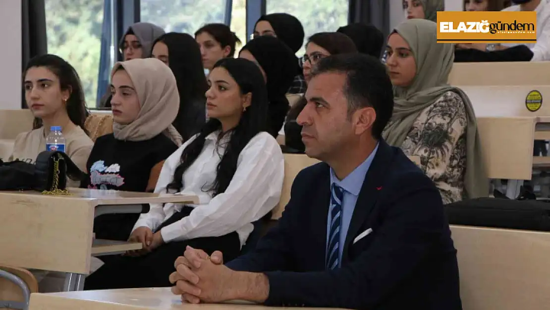 Üniversite öğrencilerine sosyal hizmet uygulamaları semineri