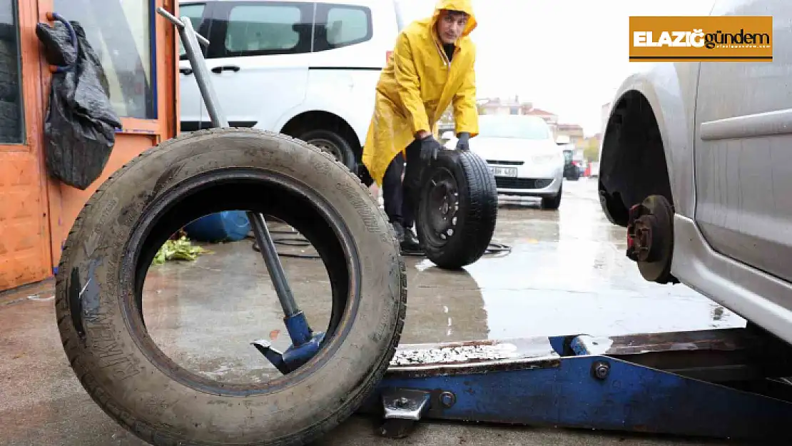 Yağış geldi, yasak başlamadan oto lastikçilerde yoğunluk başladı