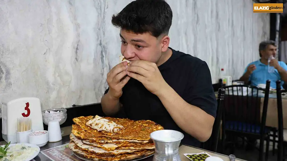 Yaşına ve kilosuna bakmadan bir oturuşta 15 lahmacun yiyor