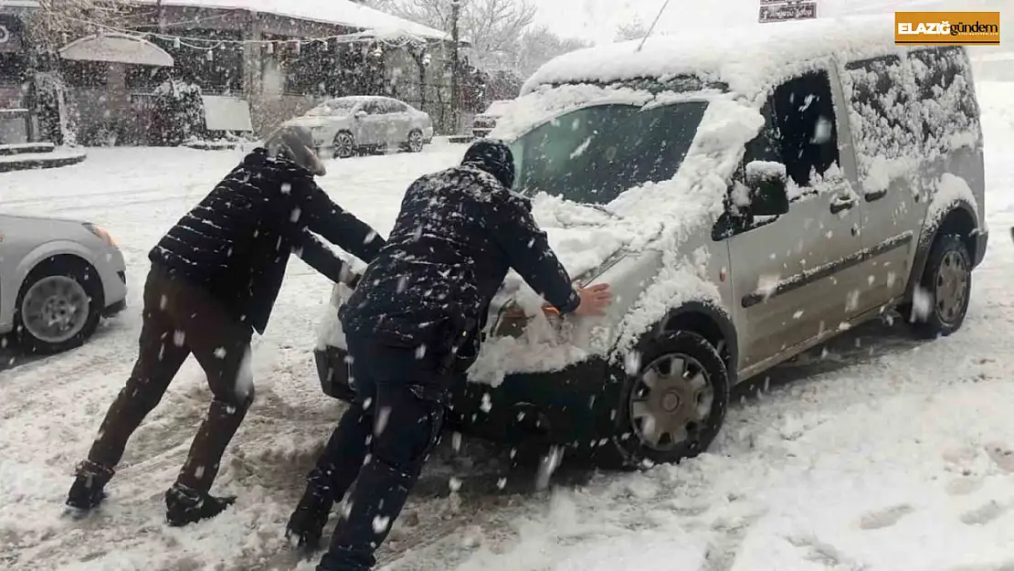 Yolda kalan sürücülerin imdadına jandarma yetişti