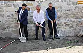 Vali Hatipoğlu ilk kazmayı vurdu, 5 bin yıllık kalede kazı başladı