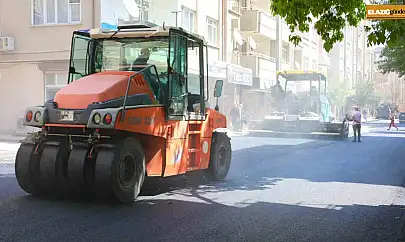 Elazığ'da asfaltlama çalışmaları sürüyor