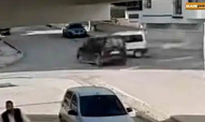 Elazığ'da hafif ticari araçlar çarpıştı