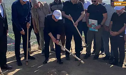 Vali Hatipoğlu, 3 bin yıllık tarihi Palu Kalesi için ilk kazmayı vurdu