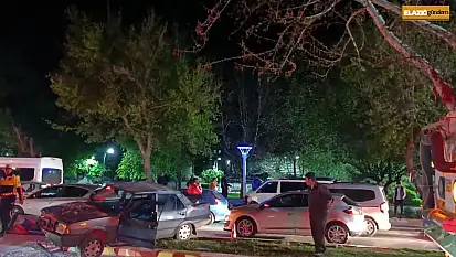 Elazığ'da zincirleme trafik kazası: 2 yaralı