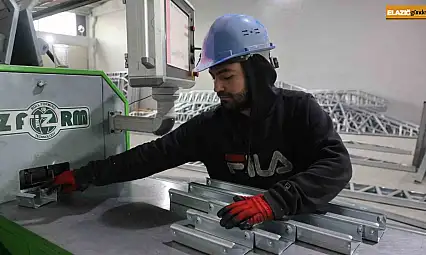 Depremin ardından açtıkları çelik konstrüksiyon fabrikasında 20 kişiye istihdam sağladılar