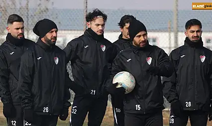 Elazığspor, Mersin'e 19 futbolcuyla gitti