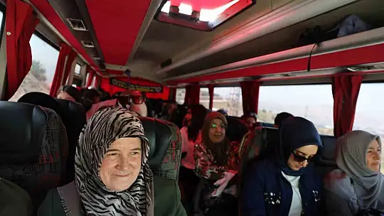 100 kadın, tarihi Pertek Kalesi'ni gezdi
