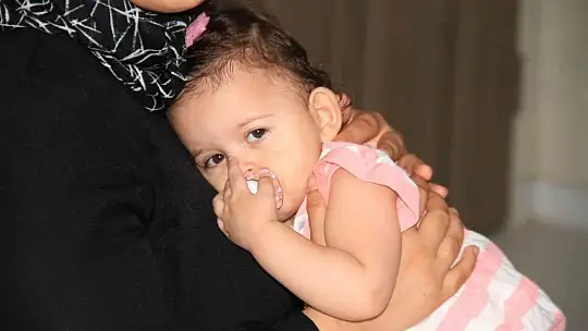 13 aylık bebeğin böbreğinden çıkan taş şaşırttı