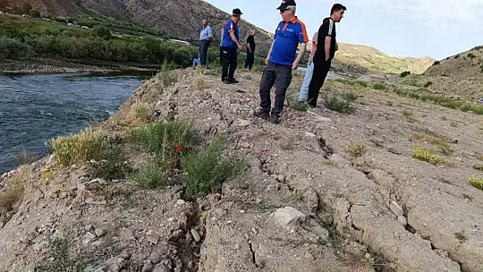 14 yaşındaki çocuk Murat Nehri'nde kayboldu