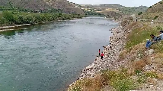 14 yaşındaki çocuk Murat Nehri'nde kayboldu