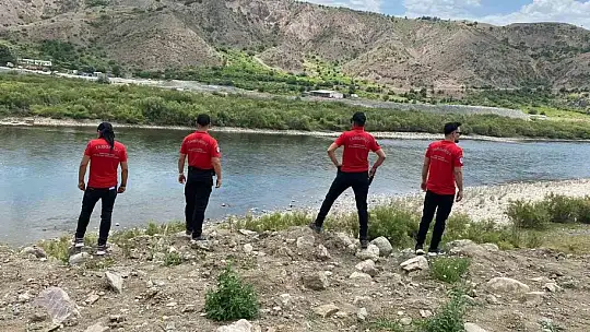 14 yaşındaki çocuk Murat Nehri'nde kayboldu
