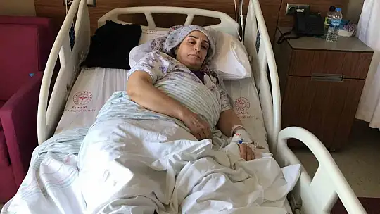 33 saat sonran enkazdan çıkartılan depremzede, 'AFAD'ın ışığını görünce ağladım'