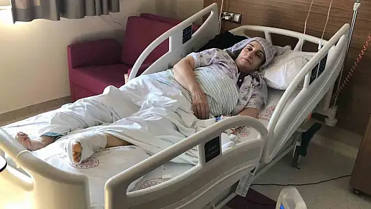 33 saat sonran enkazdan çıkartılan depremzede, 'AFAD'ın ışığını görünce ağladım'