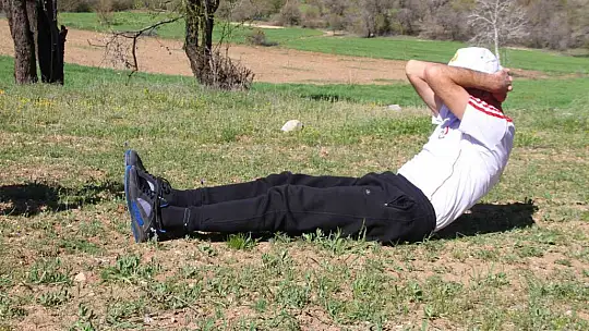 59 yaşında muhtar günde 20 kilometre koşuyor
