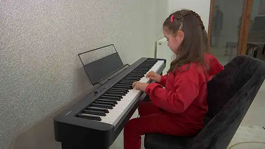 8 yaşındaki şampiyon ikizler matematikte dünyayı dize getirdi