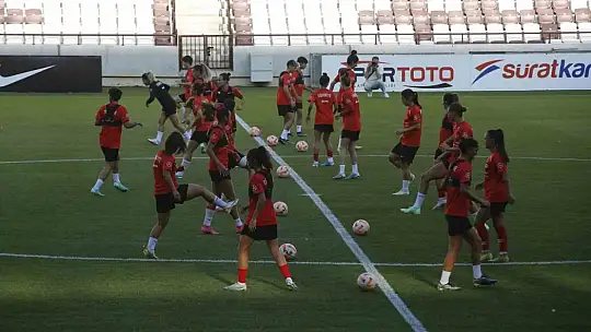 A Milli Kadın Futbol Takımı, Litvanya maçı hazırlıklarını tamamladı