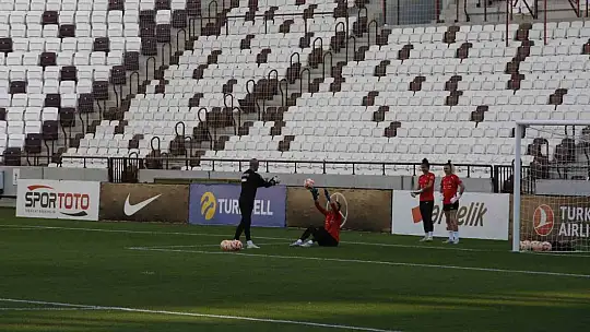 A Milli Kadın Futbol Takımı, Litvanya maçı hazırlıklarını tamamladı