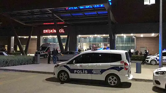 Acil servis önünde silahlı saldırı: 1 yaralı